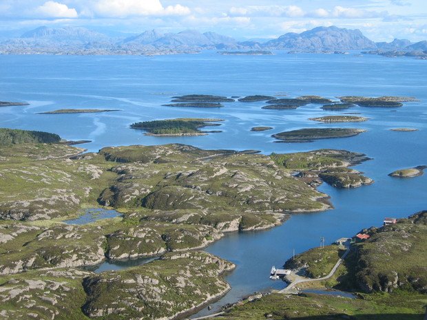 Utsyn over deler av kystarvområdet, med Sørværet naturreservat og Solund i bakgrunnen (Foto: Roar Werner Vangsnes)