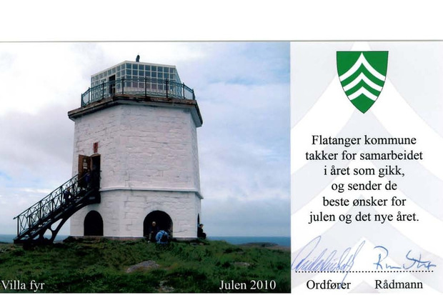 TAkkekort frå Flatanger kommune m kvitt fyrtårn i mur. Foto.
