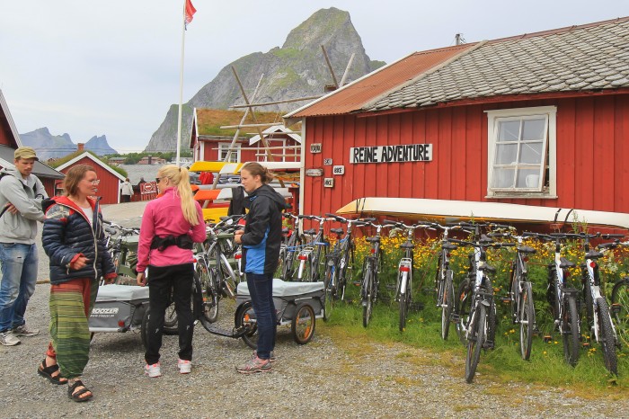 Reine er idyllisk og et trekkplaster for norske og utenlandske tilreisende. (Foto: Halvor Hilmersen.)