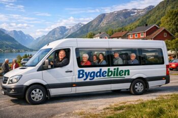 Minibuss kjørt av frivillige